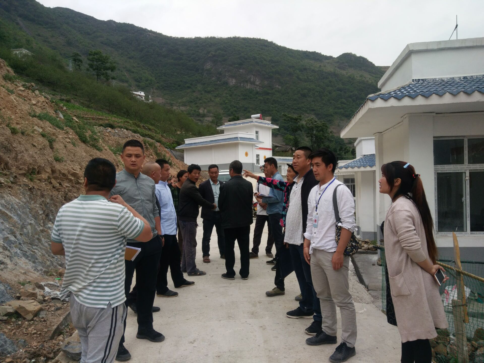 督查组到巴姑乡米溪洛村易地扶贫搬迁集中安置点检查 督查组到巴姑乡米溪洛村易地扶贫搬迁集中安置点检查